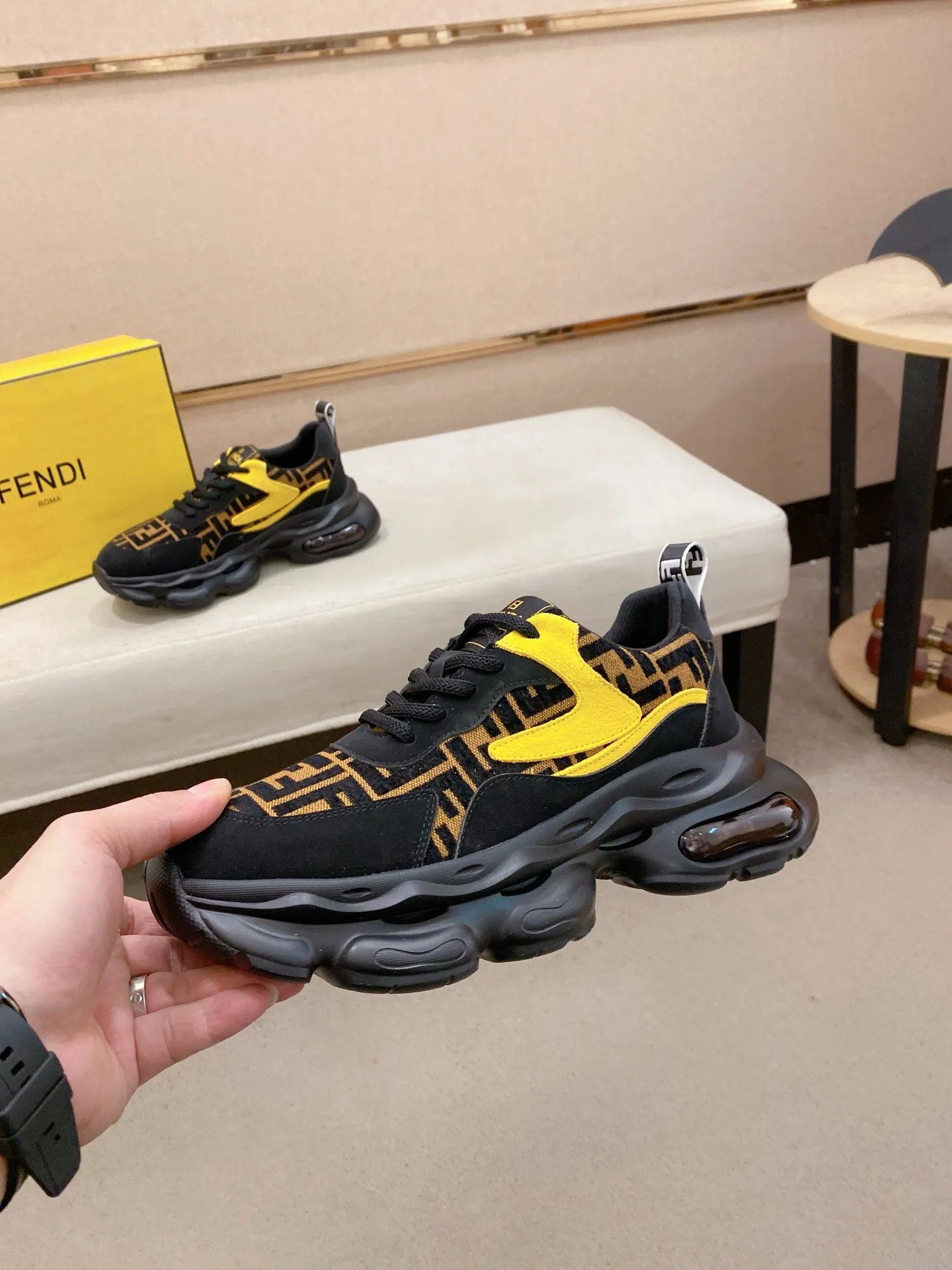 Factory price 442💰 (fendi) New style 👊🏻 upper 🇮🇹 imported cowhide fabric 🇩🇪 lining imported sheepskin lining. The original outsole is molded to highlight the identity of every man, and the upper foot is elegant and stable🚶🏻🚶🏻The high-end custom counters reproduce the original version📯No matter the wind or rain, the shoe last remains unchanged and can withstand the verification of time🔍️,🔵 Size: 38-44